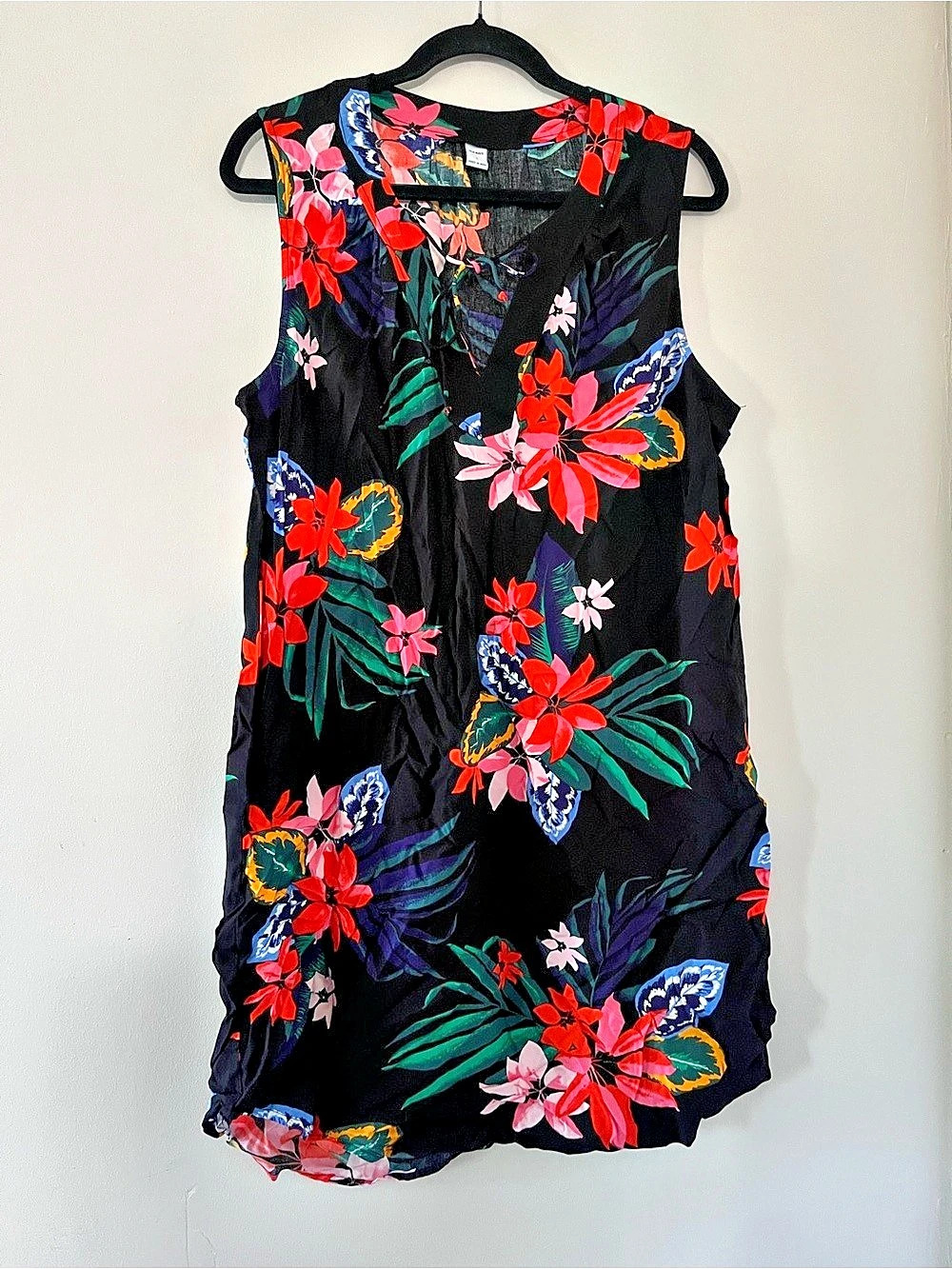 Old Navy Floral Mini Dress in Black & Red Size Large